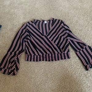 Long sleeve top with flown sleeves